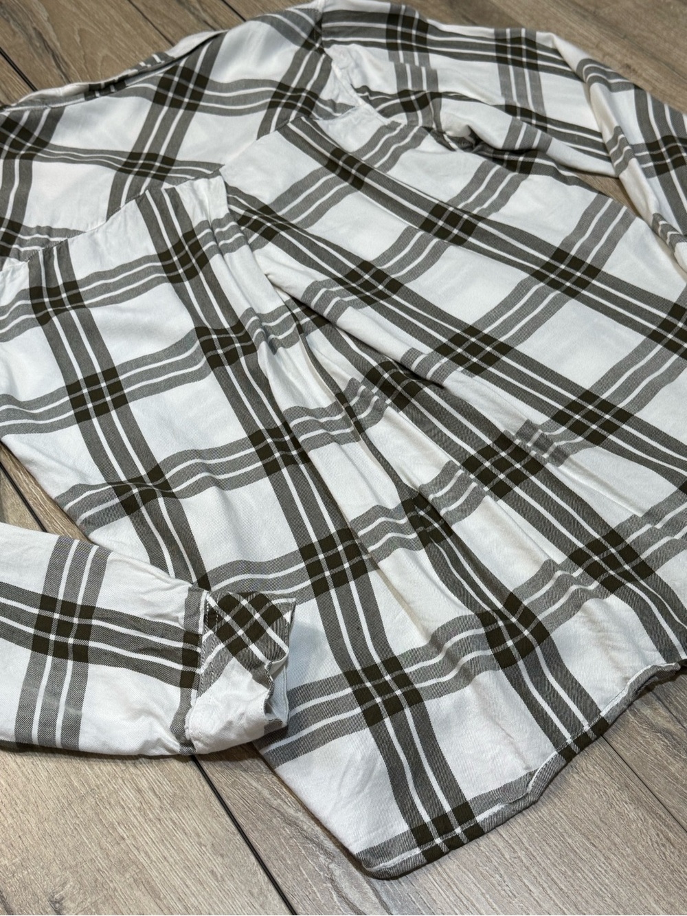 Thread & Supply Cream &  Green Plaid Long Sleeve Button Down Shirt Medium - Picture 7 of 15